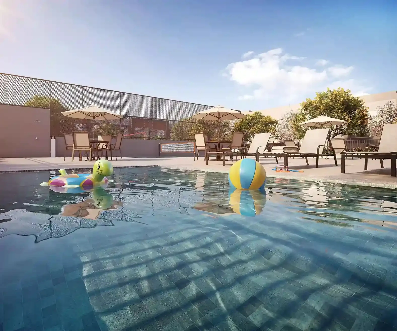 Piscina infantil com boias e brinquedos